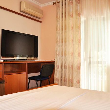 טיראנה Lugano Hotel מראה חיצוני תמונה